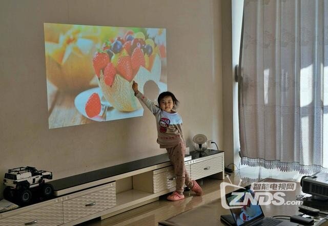 宏碁V7500+深度评测：出众色彩+灵活投射比,白天效果一般