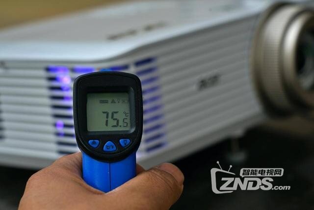 宏碁V7500+深度评测：出众色彩+灵活投射比,白天效果一般