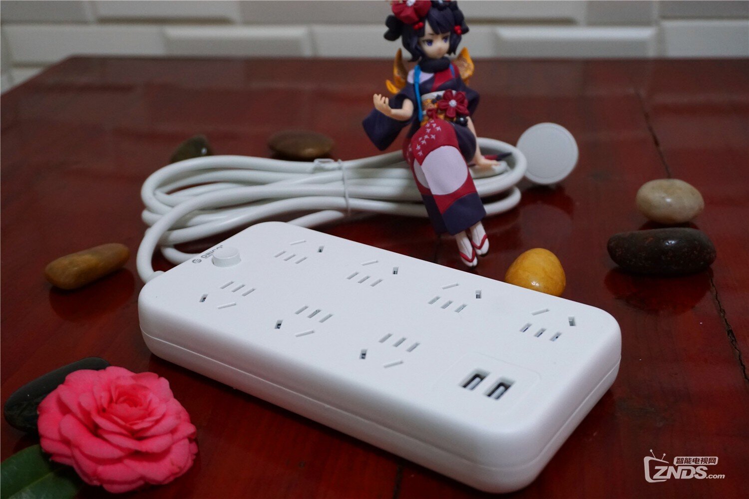 电源插口嫌少的，一定要试试奥睿科2usb+7插位插线板