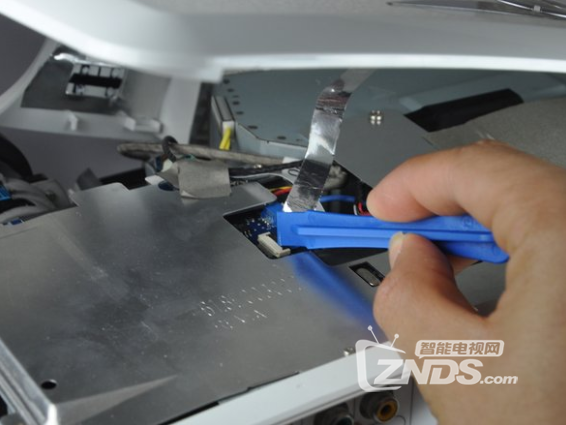 奥图码HD20投影机修理教程之拆解保护盖步骤