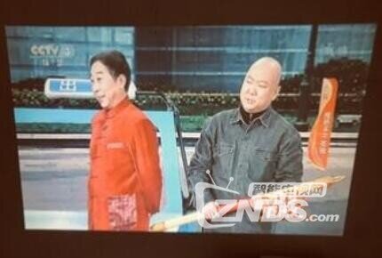音质好画感十足的亦盾T8投影仪 让卧室变成初级小影院