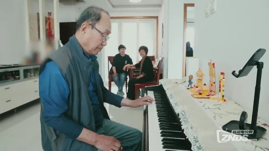 黄渤被奶奶"吐槽"颜值, 这么暖的《忘不了餐厅》别忘了看