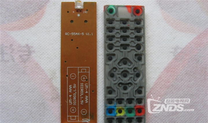 不用的电视盒子遥控器拿出来拆一下 看看具体是啥构造的