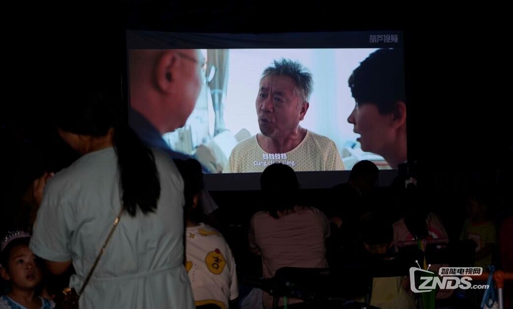 消暑公益！露天电影放映人招募计划，参与即得视频VIP月卡