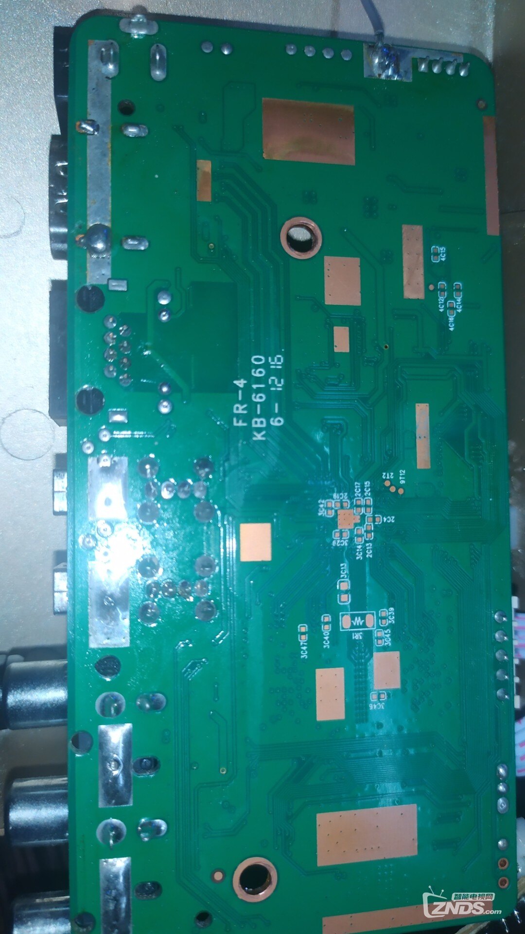 分享喜悦杰科r12晶晨s805机顶盒刷机短接点成功找到