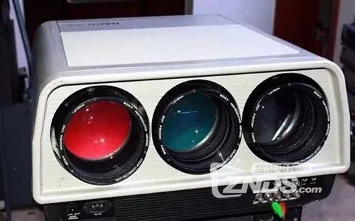 投影仪的屏幕叫什么？一文科普带你走进投影仪屏幕