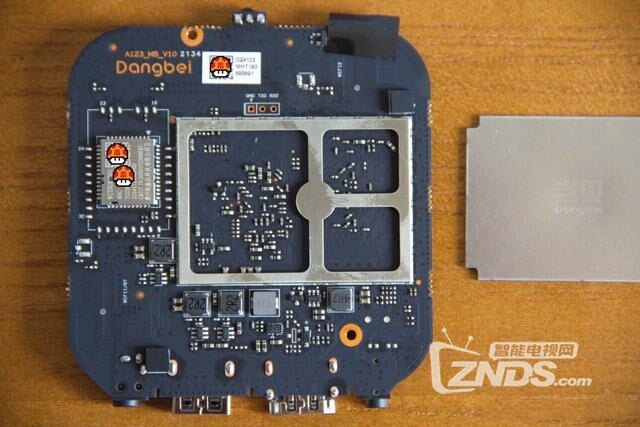 右下角的这个esmt(晶豪科技)ad22650是音频高保真运放芯片,一开始还