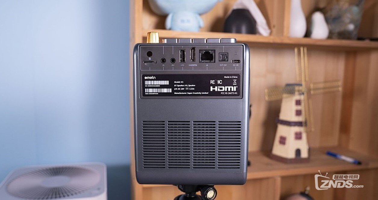 艾蒙頓H1投影儀機(jī)身背部.jpg