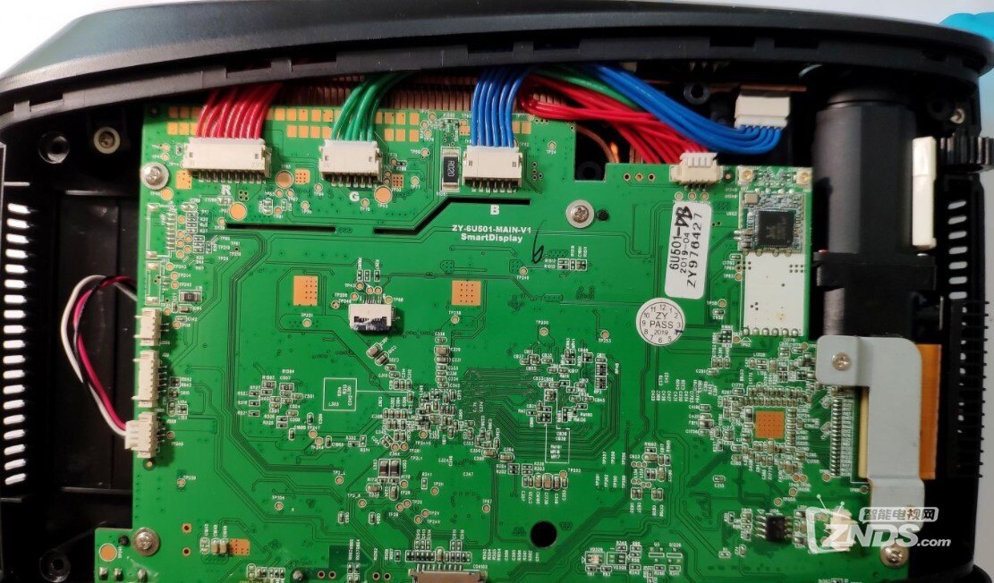 瑞格尔投影仪拆机图解:投影仪主板芯片名称介绍_综合投影交流区_znds