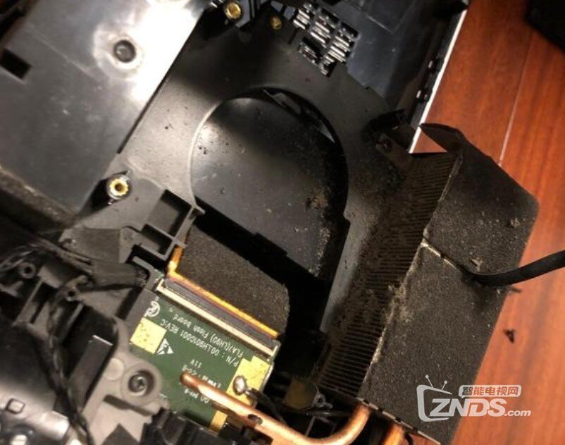 极米H1S拆机：为了降低噪音 用了三年的投影照样拆！