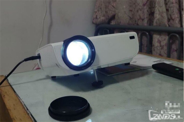 欢乐投投影仪1.jpg