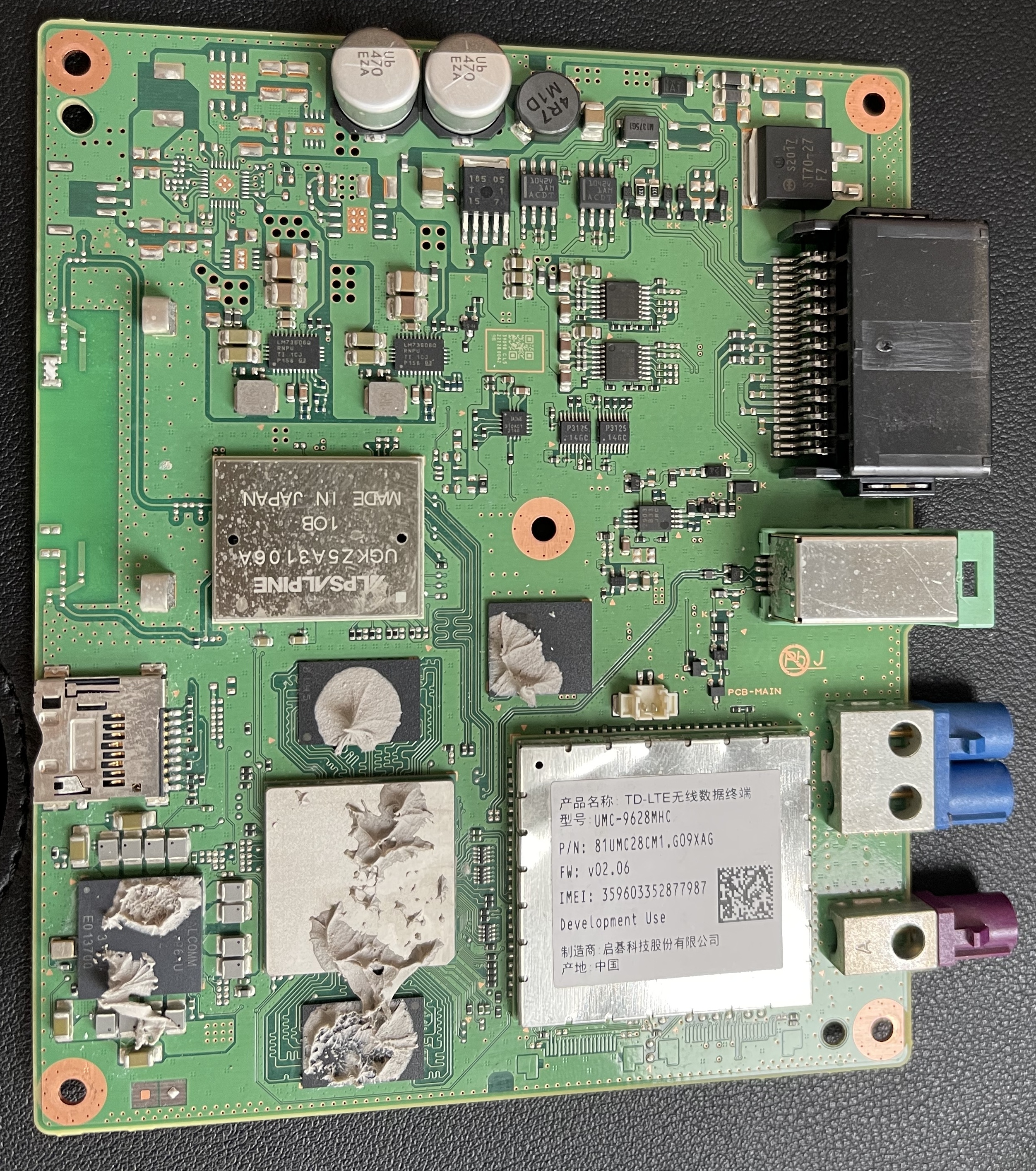 大的有导热膏的是cpu